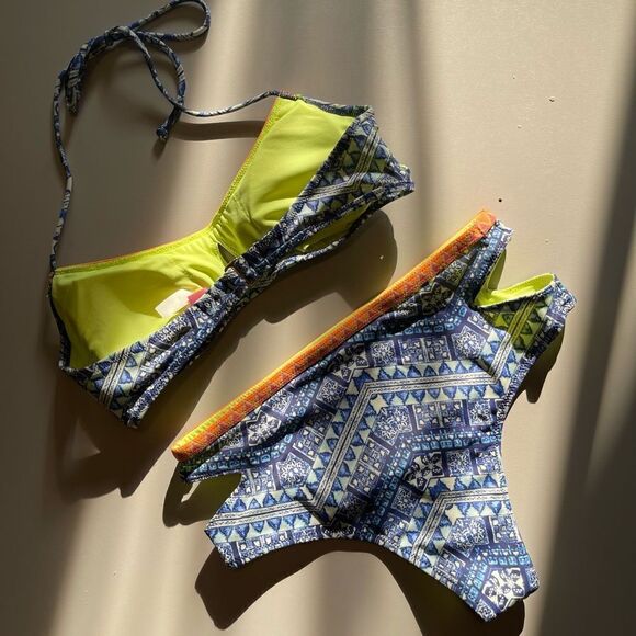 EUC Victoria’s Secret cut-out bikini. - Picture 2 of 3